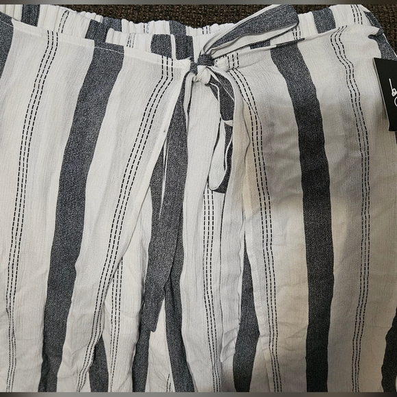 By and By Flowy Linen Capri Like pants - Picture 5 of 8